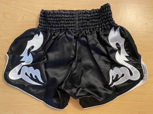 NUOVI pantaloncini Venum Bangkok Inferno Muay Thai - Bianco/Nero XS Boxing Fight Wear - Foto 9 di 12