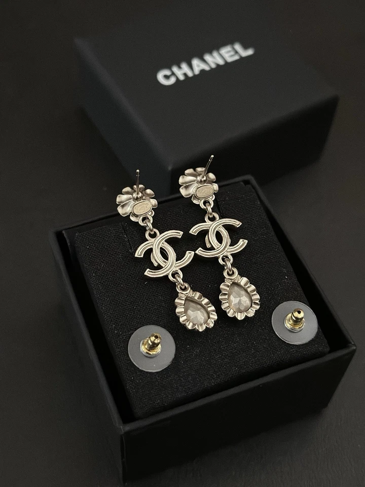 Pendientes en lágrima de cristal CC perlas flor Chanel Foto 4 de 4