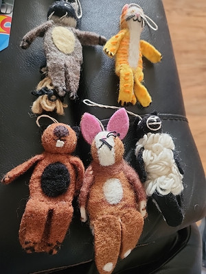 DZI Wool Finger Puppets Animals Lot Of 5 Ornaments Beaver Cat Rabbit Sheep Z1