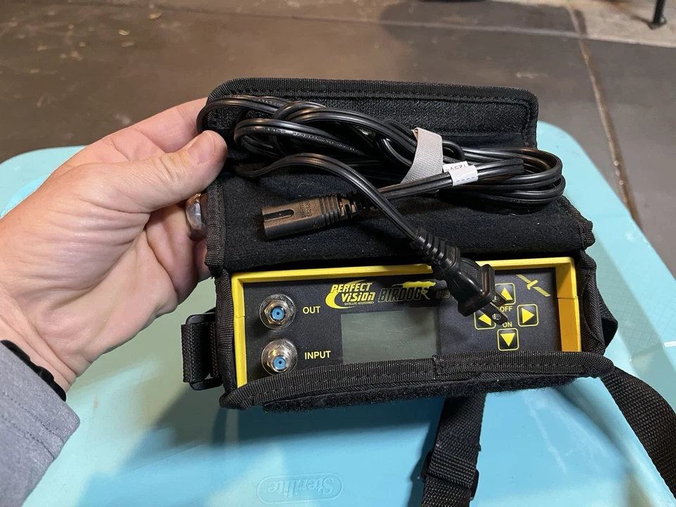 Medidor de sinal de satélite Perfect Vision Birdog USB Plus V4 com cabo, bateria e estojo - Imagem 2 de 2