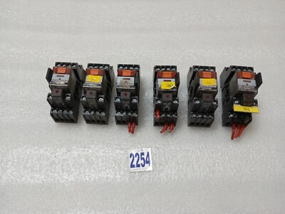 SCHRACK-RELAY  PT570730 230V 6A WITH  BASE YPT78704(LOT OF 6PC)
