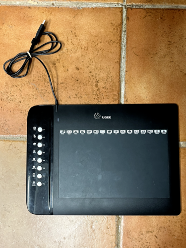Ugee M1000L 10 x 6 cali tablet do rysowania graficznego z 8 skrótami klawiszowymi - czarny *używany* - Zdjęcie 1 z 13