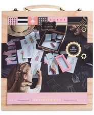 F.A.O. SCHWARZ DESIGNER FASHION PLATES SET CREATE NEW STYLES.
