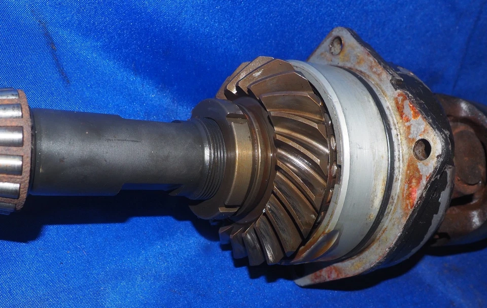 Mercruiser 4.3L V6 OMC Cobra 984013 Drive Shaft U Joint Assembly W/Gear OEM Nice - Image 3 of 4