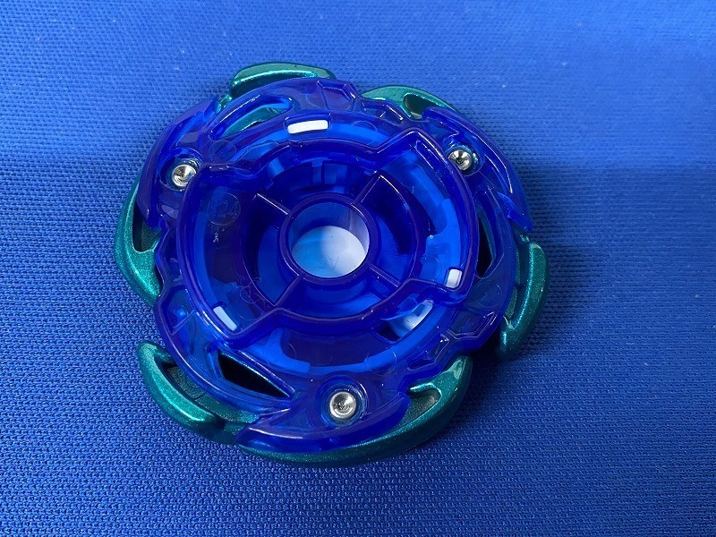 Beyblade X UX-00 Aero Pegasus 3-70A Double Metal Coat Blue Green