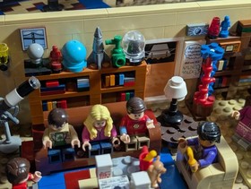 LEGO IDEAS: THE BIG BANG THEORY (21302) - 100% COMPLETE W/BOX & MANUAL (RETIRED)