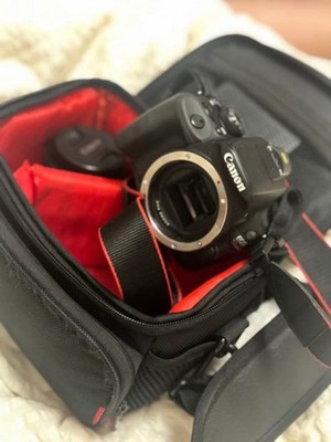 Canon EOS 100D Body with EF-S 18-55mm Lens Set Great Condition Accessories