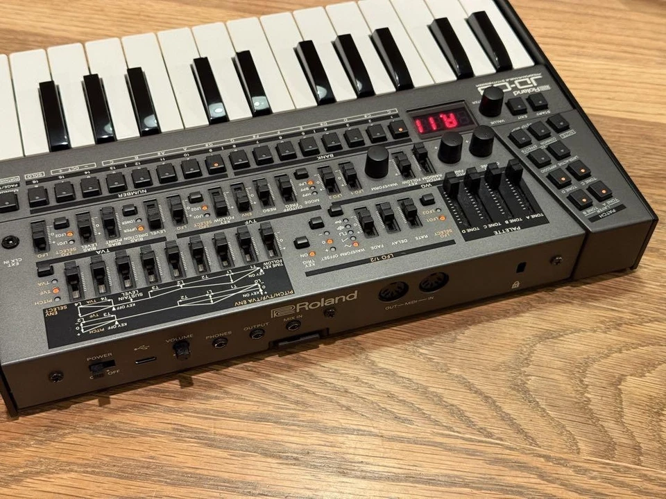 Roland JD-08 Portable Digital Synth Keyboard K-25M Mini Keyboard Used - Image 3 of 4