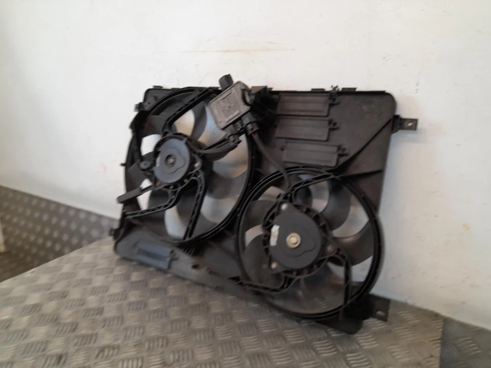 LAND ROVER FREELANDER 2 2006-2015 2.2 Diesel Fan Shroud Assembly 8240515 - Image 3 of 4