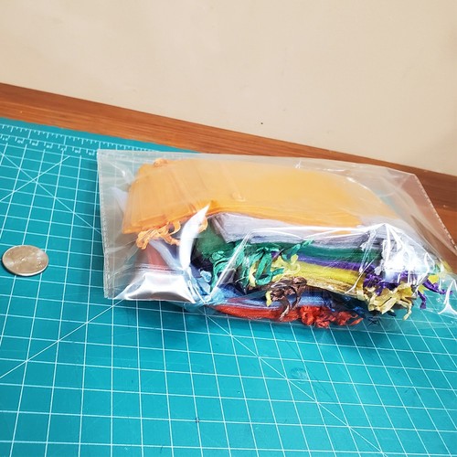 100 bolsas de regalo de malla pequeña con cordón de 3,5" pulgadas x 4,5" pulgadas 10 variación de color - Imagen 6 de 6
