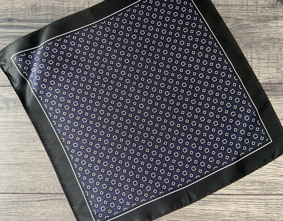 HUGO BOSS Pañuelo De Seda Con Estampado Geo Hecho En Italia - Imagen 2 de 4