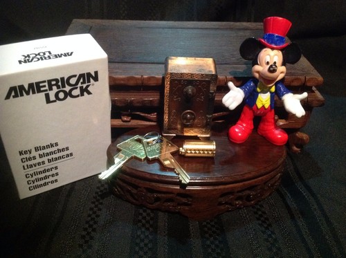 Zwei (2) 6 Pin Original American Series Vorhängeschloss Zylinder je 2 Schlüssel APTC14 KD/KA  - Bild 2 von 3