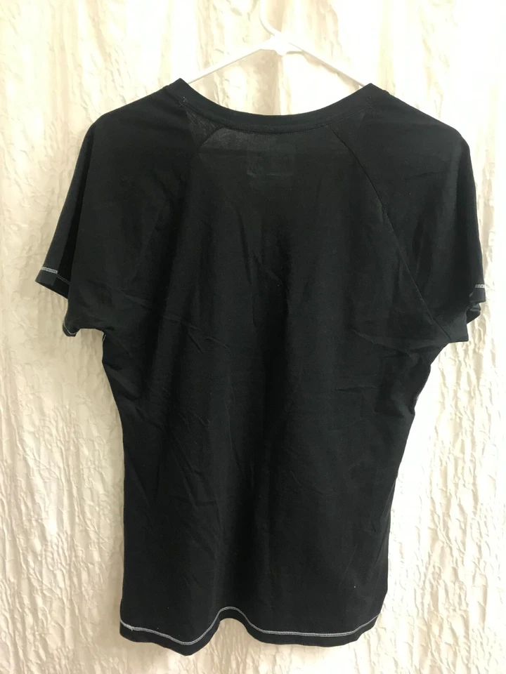 Camisa grande de manga corta con cuello en V para mujer Majestic Las Vegas Raiders Foto 2 de 4