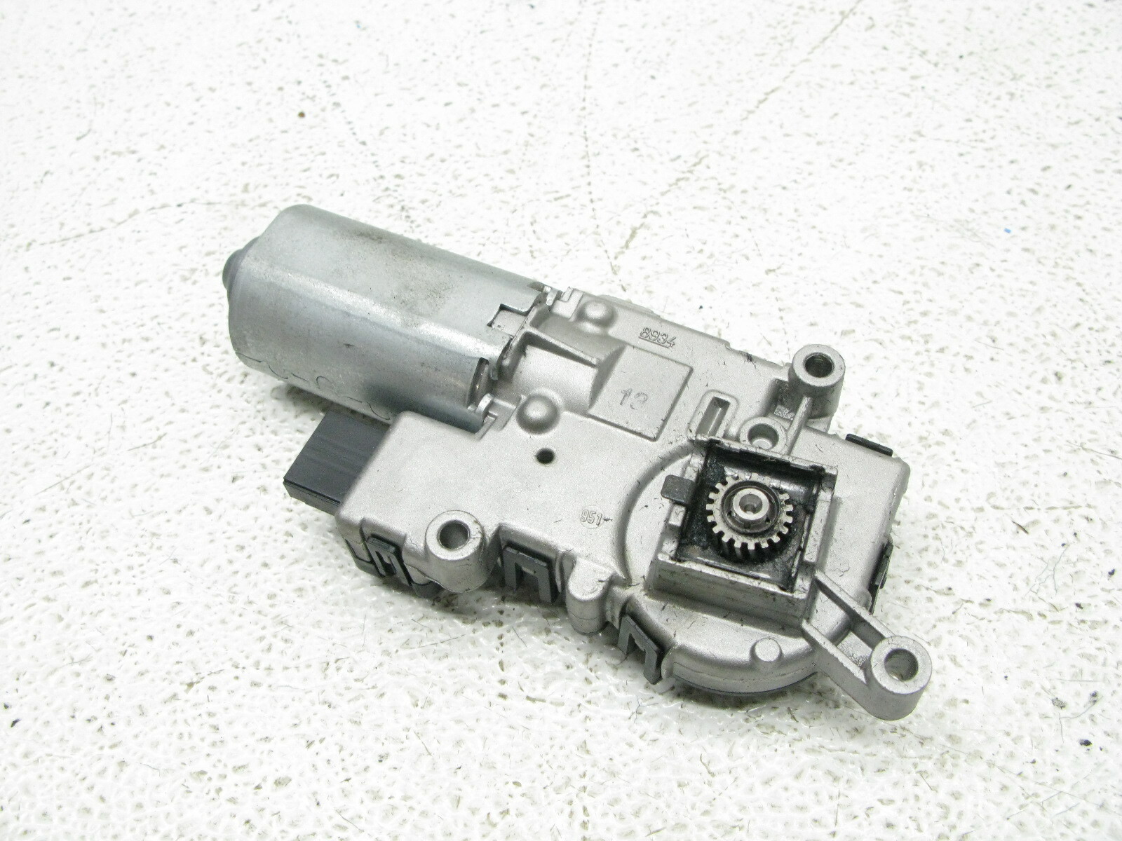 0713 BMW E70 X5 PANORAMIC SUN ROOF MOTOR OEM FRONT OR REAR OEM 041420