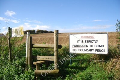 Photo 6x4 Go over the stile! Chesley The edge of Sittingbourne Golf Cours c2010