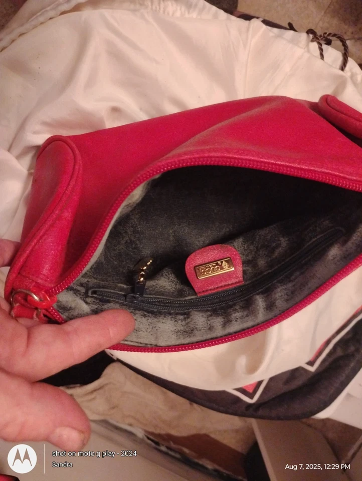 "Cartera larga de cuero roja Gucci vintage rara con cierre de mano de latón - 6,75"" x 3,25""" Foto 3 de 3