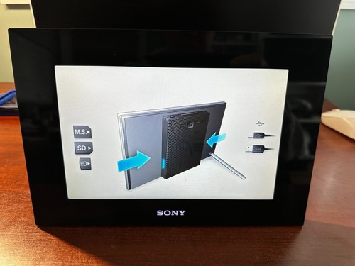 Sony S-Frame Digital Picture Frame DPF-VR100 10.2" w/ Power Supply & USB Cable - Picture 3 of 11