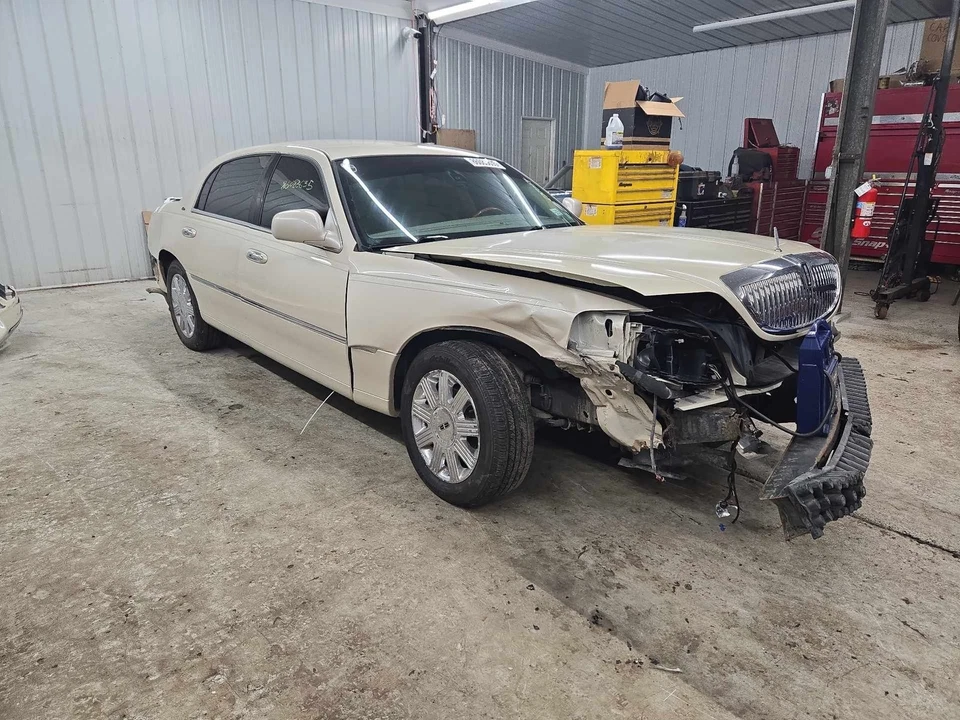 Used Fuse Box Engine fits: 2003 Lincoln & TOWN CAR Grade A - Image 2 of 4