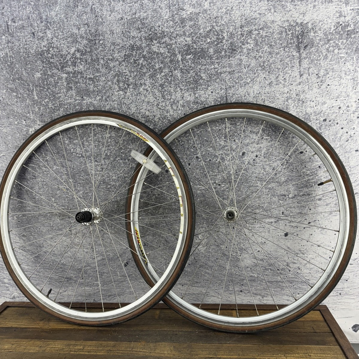 Vintage Vuelta Airline 2 700c Road Bike Wheel Set Shimano RSX 9s
