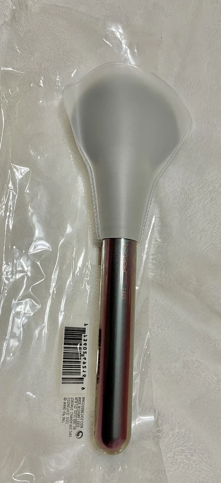 Cepillo ventilador completo sintético MAC Cosmetics 140 sellado con cubierta Foto 3 de 4