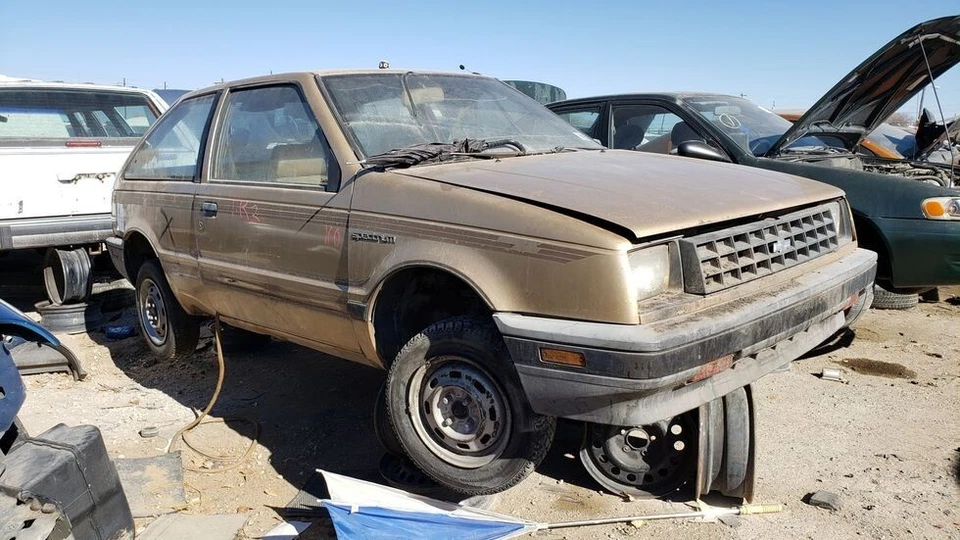 Spectrum, I-Mark : 1985, 1986, Speedometer Bezel With Light & Wiper Switches - Image 3 of 4