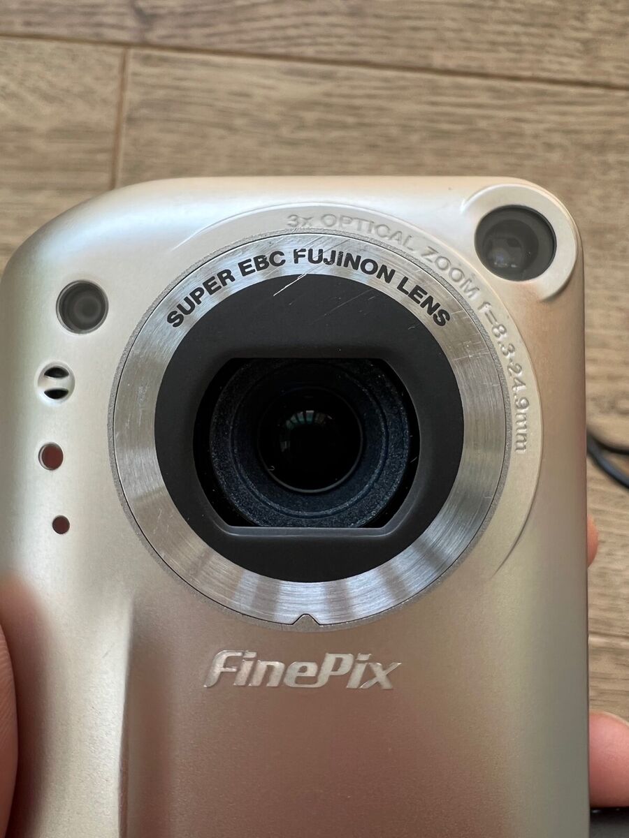 Fujifilm FinePix F Series F601 Zoom 3.1MP Digital Camera Fujifilm FinePix F Series F601 Zoom 3.1MP Digital Camera