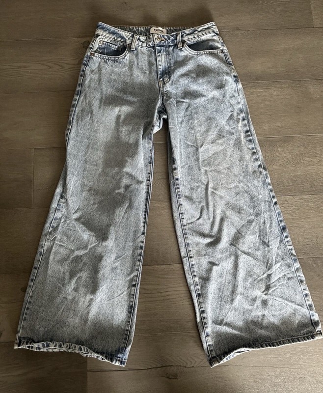 Tillys RSQ Jeans Low Rise Wide Leg Light Wash Women’s Size 30 (fits like size 6)