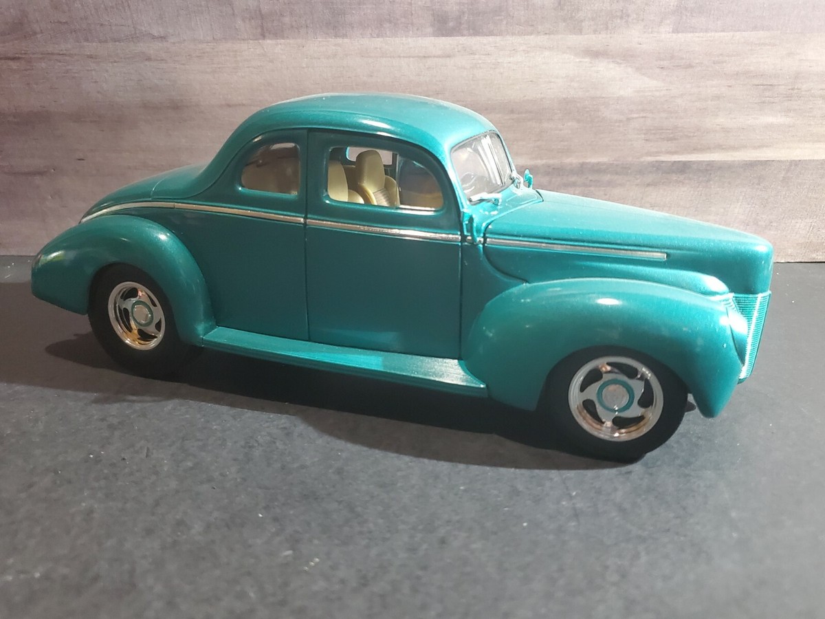 自動車 Ertl Collectibles 1940 Ford Street Rod Ertl American Muscle 1940 Ford Coupe Street Rods 1:18 Scale