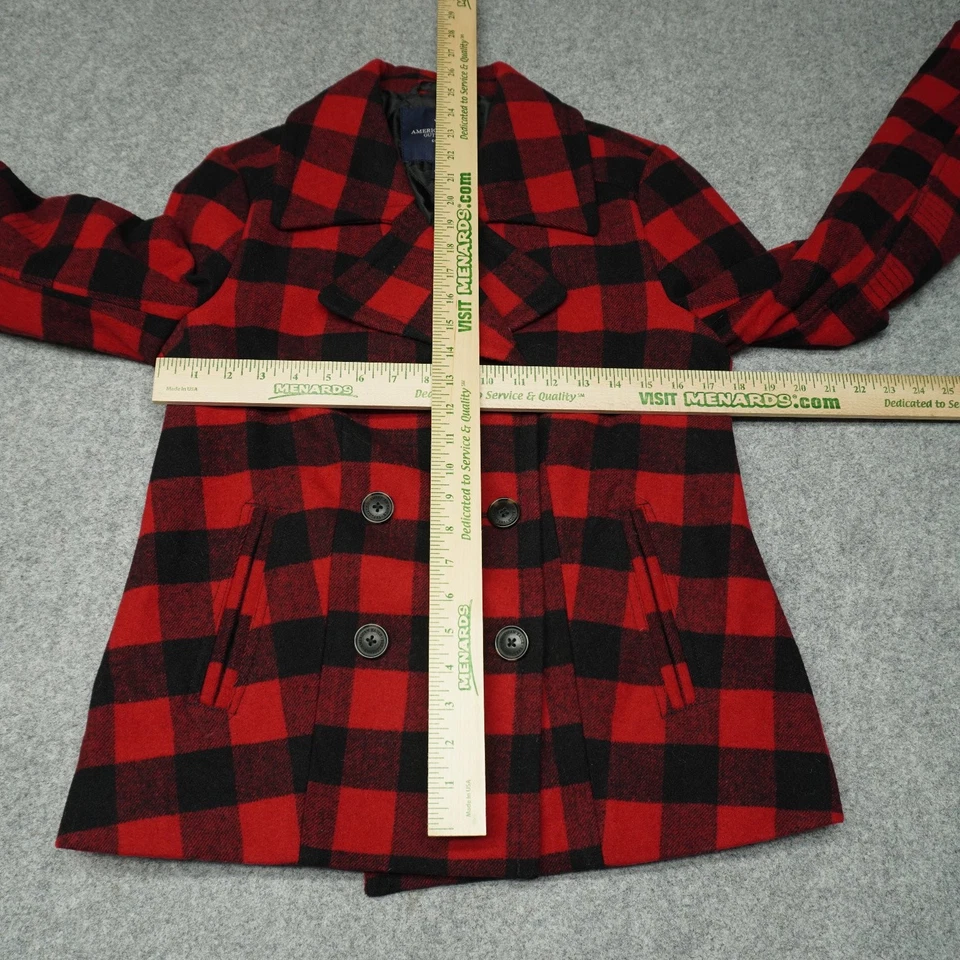 Chaquetón para mujer American Eagle rojo negro a cuadros de lana forrado medio Foto 4 de 4