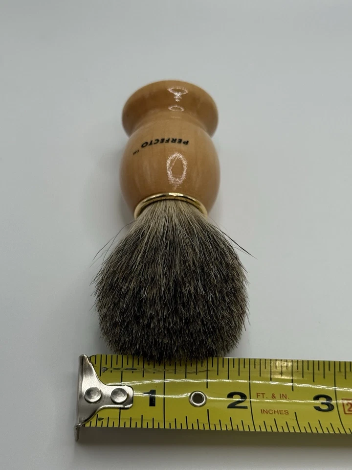 Cepillo de afeitar perfecto Badger con mango de madera Foto 4 de 4