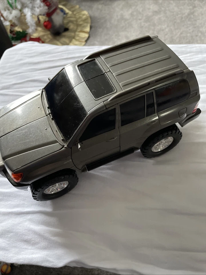 Road Bots Toyota Transforming Land Cruiser 1:18 Scale Grey Missing Trunk  - Image 2 of 4