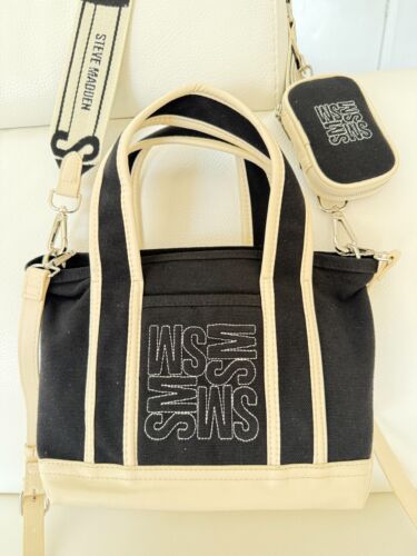 NEU MIT ETIKETT STEVE MADDEN BRISER 2 KLEINE BEUTELTASCHE CROSSBODY TASCHE SCHWARZ CANVAS MIT AIRPOD-ETUI - Bild 3 von 6