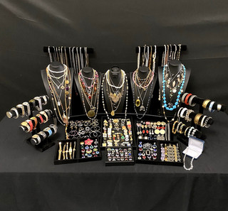 264 pc Antique Vintage Estate Costume Jewelry Some Signed. Lot 699