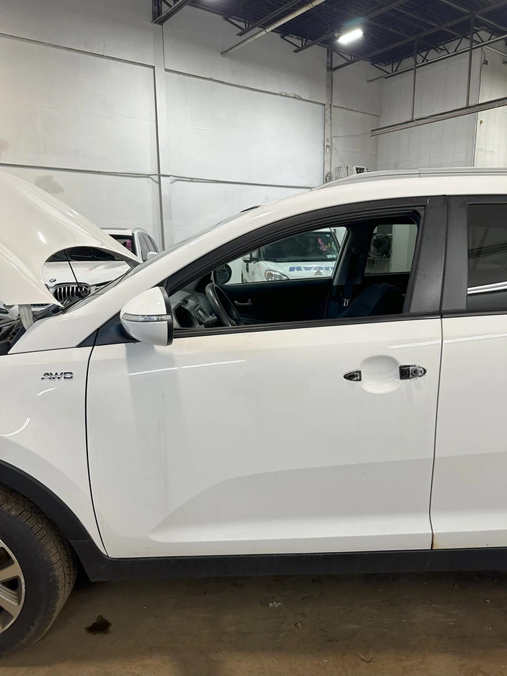 Used Front Left Door Assembly Front fits: 2015 Kia Sportage w/o solar Front Left Foto 3 de 4