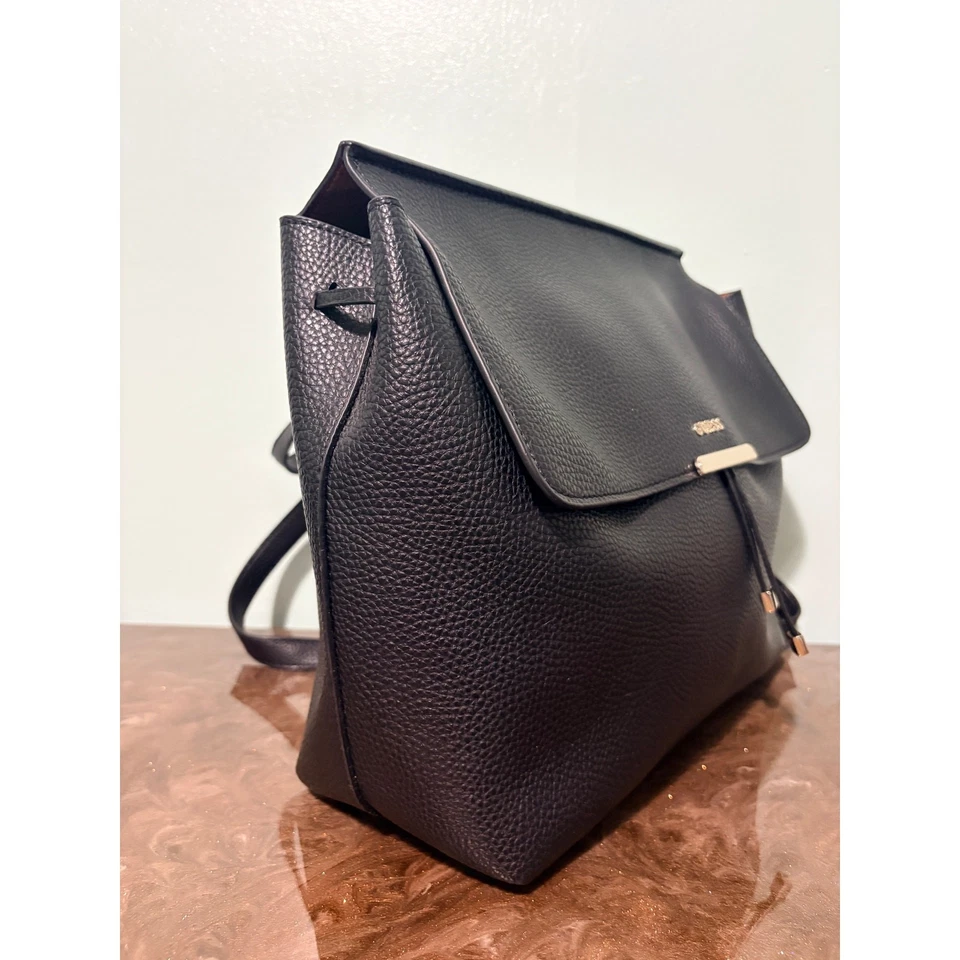 Bolso Guess Varsity Pop con mango superior negro V3207 Foto 3 de 4