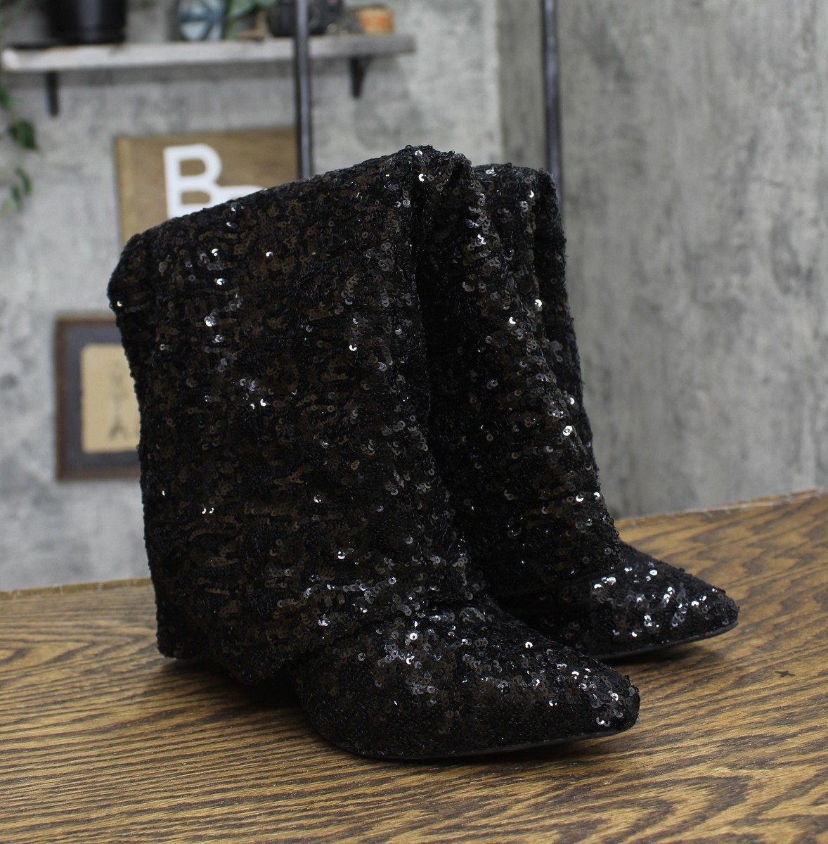 ダウンジャケット・コート Black Suede Ankle Boots Leather ankle boots, Black - Sisley