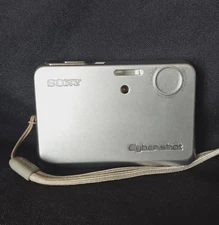 Sony Cyber-Shot Japan DSC-T3 2004 Camera Carl Zeiss Vario Tessar & Accesories