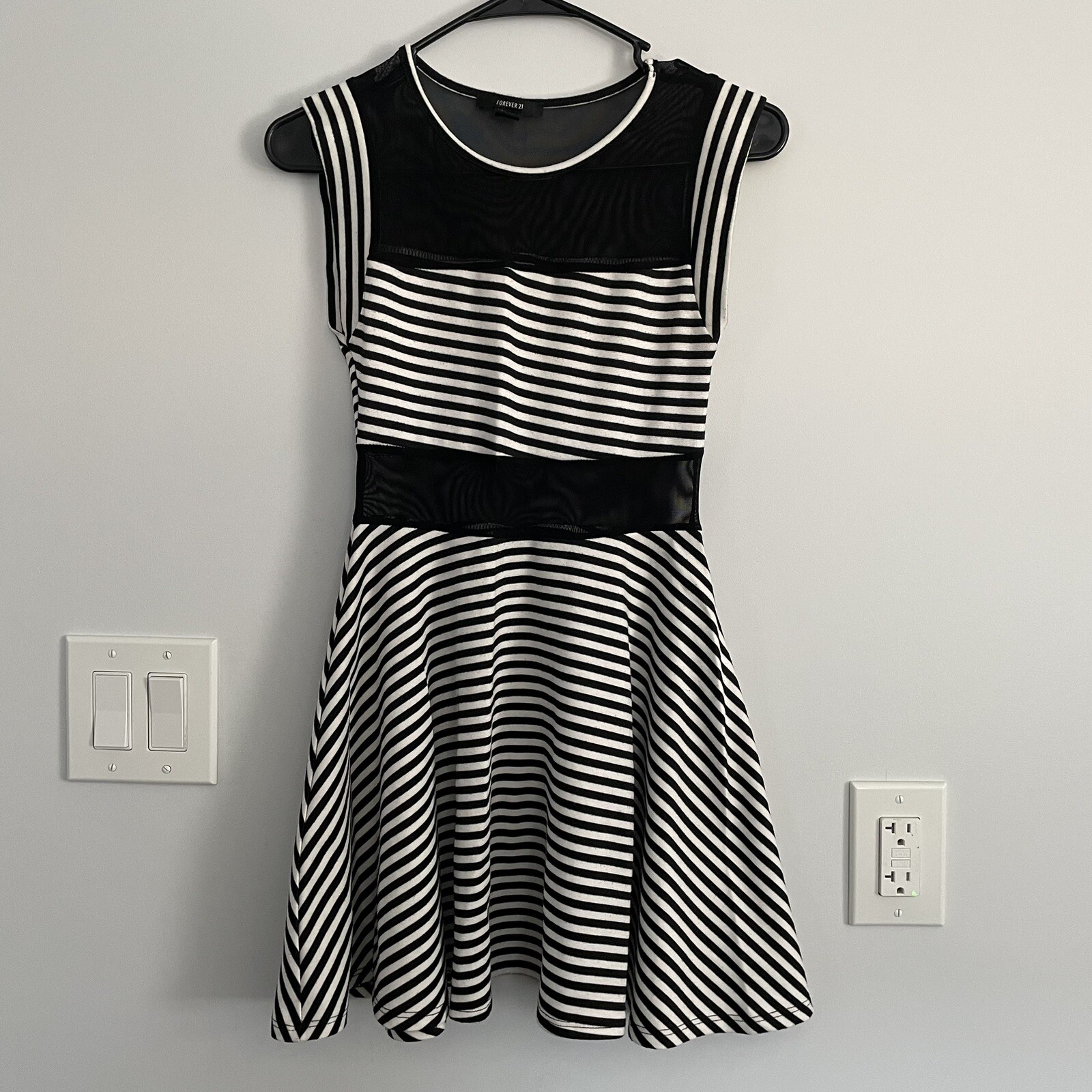 Forever 21 Black & White Striped Spring / Summer Dress SMALL / Female - Great Co
