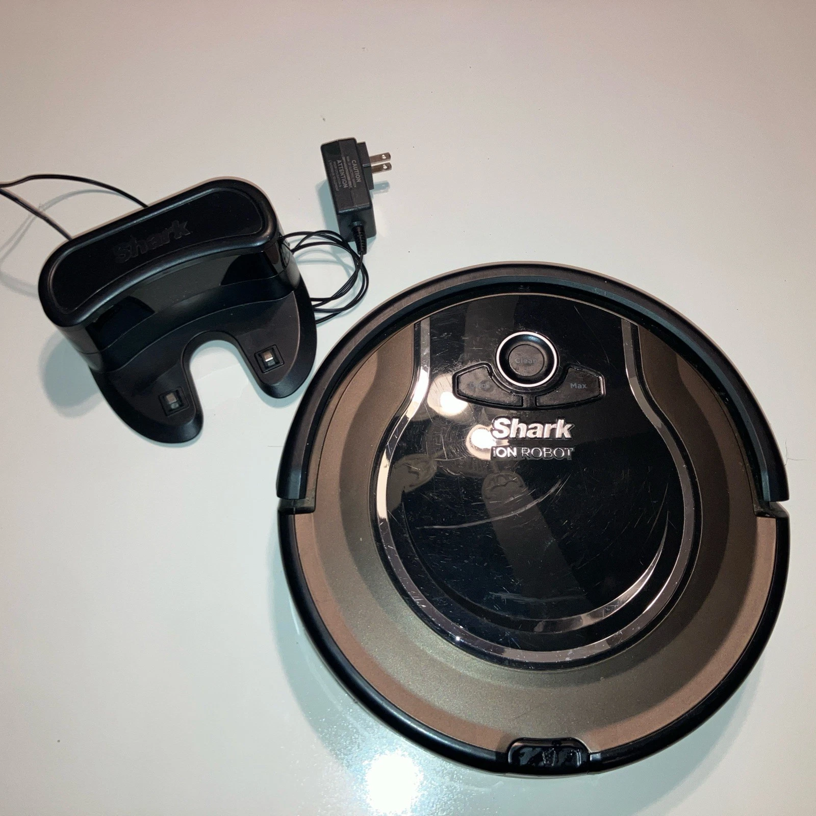 Shark Robotic Vacuum cleaner Model RV725