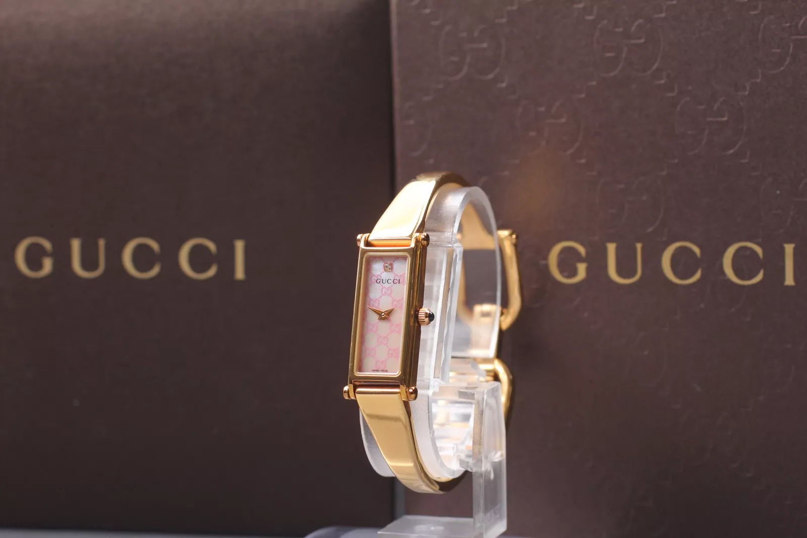 Montre pour femme neuve Batt [N COMME NEUVE / ensemble complet] GUCCI 1500L rose 1P diamant or Qz