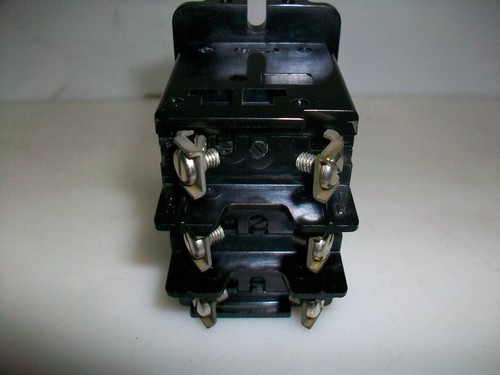 E-T-A TRIPLEX 10 AMP. 380 V. Ac. CIRCUIT BREAKER 48-300-S-H-10 - Picture 2 of 5