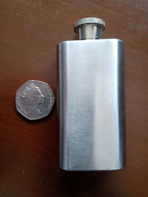 Small & Compact nur 1,7 oz - Spirituosen- oder Hüftkolben Edelstahl