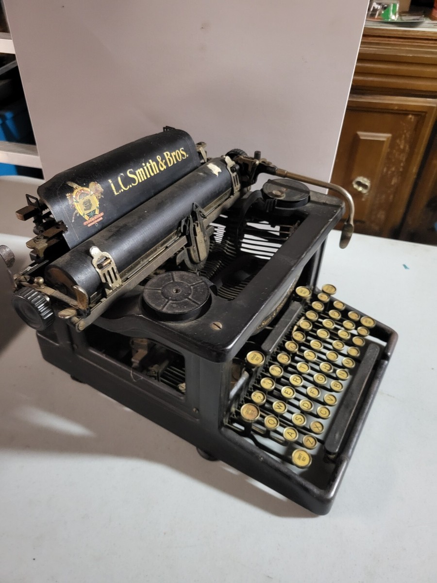 Tony smith エルキギター Antique L.C. Smith & Bros. No.8 Standard Manual Typewriter c.1925