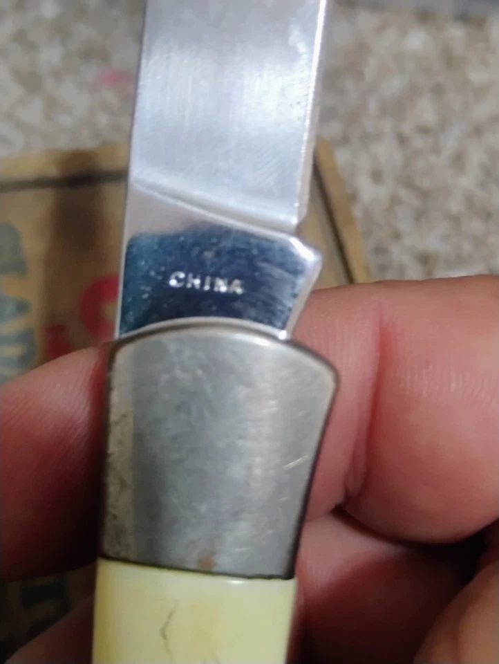 Sabre Lockback Knife Plastic Handles W fish on one side fisherman other Pictures - Изображение 4 из 4