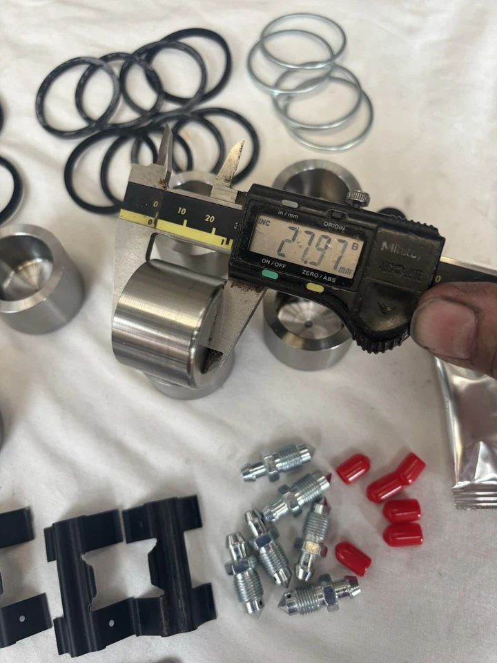 Pistones de acero inoxidable X8, sellos, cuñas para adaptarse a pinzas de olla Austin Ambassador S - Imagen 4 de 4