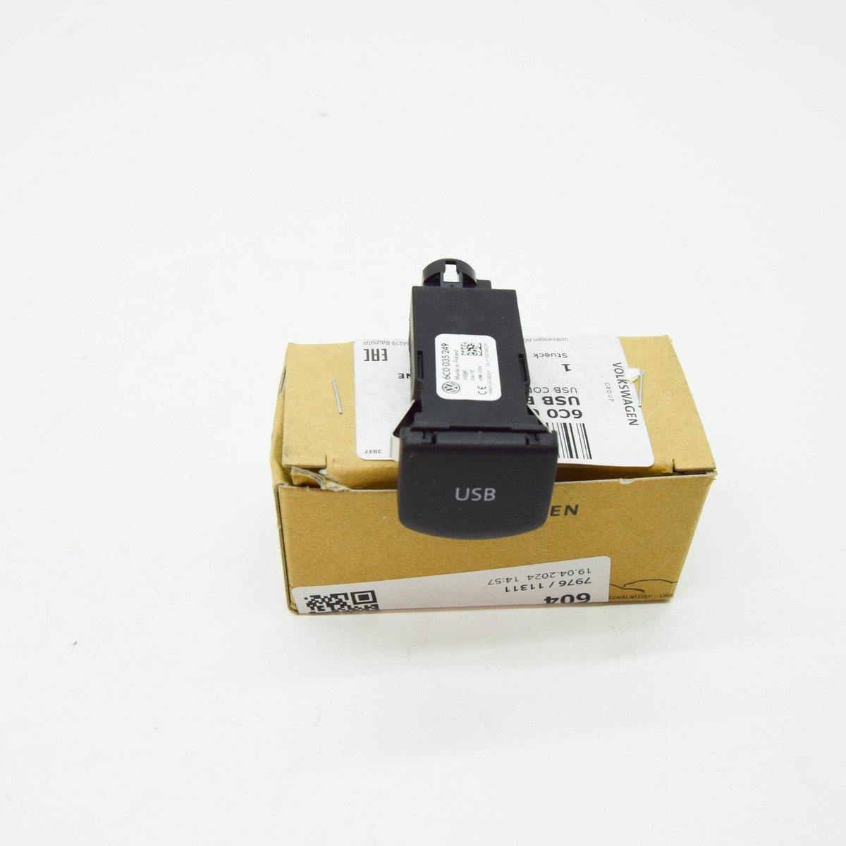 VW TRANSPORTER VI T6 USB Socket With Cover 6C0035249 NEW GENUINE 
