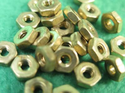 200 pcs 6-32 SOLID BRASS MACHINE SCREW HEX NUTS ELECTRICAL MARINE LIGHTING NOS