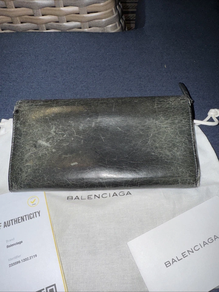 Auténtica billetera Balenciaga de piel de cordero verde oliva con cremallera alrededor Foto 4 de 4