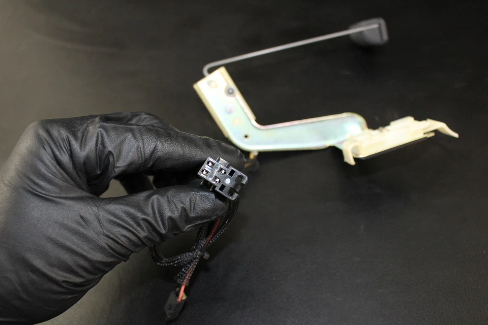 06-09 Harley FXDC FXD Custom Dyna Fuel Level Sending Unit - Image 4 of 4