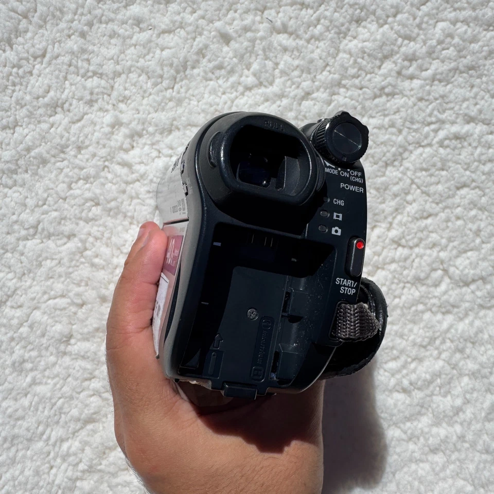 Sony HandyCam DCR-DVD108 Mini DVD Hybrid Camcorder 40x For Parts Or Repair Only - Image 4 of 4